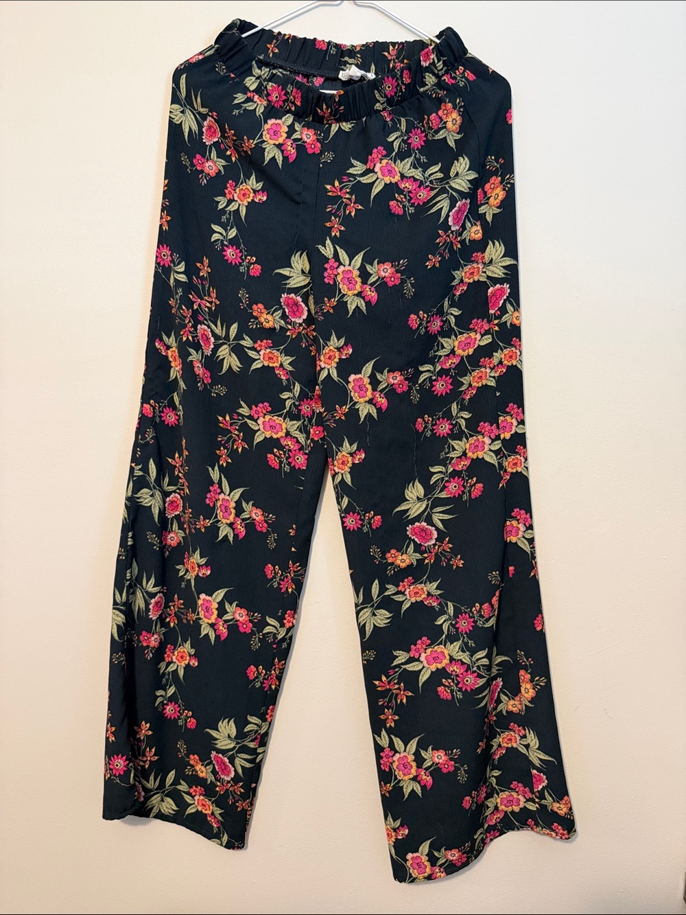 Hippie Rose Black Floral Wide-Leg Pants Pink & Green Accents size small NWOT